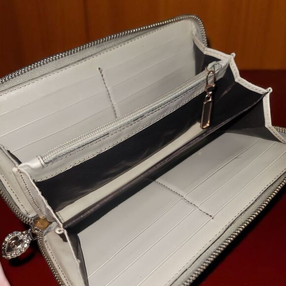 Gucci Rehab Repainted Guccissima Metal Bar Zip Around Wallet - Picture 5 of 9